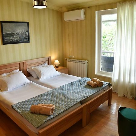 4Bd Appartaments With Cozy Garden Тбилиси Экстерьер фото