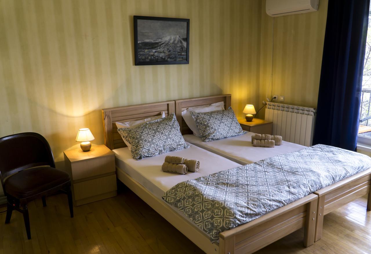 4Bd Appartaments With Cozy Garden Тбилиси Экстерьер фото