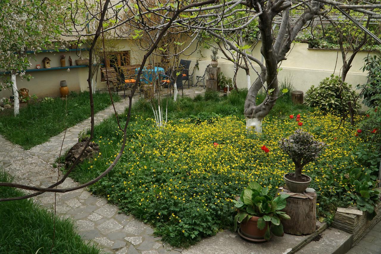 4Bd Appartaments With Cozy Garden Тбилиси Экстерьер фото