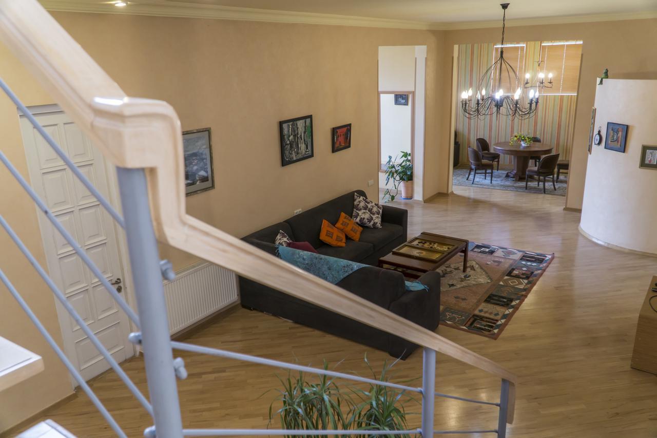 4Bd Appartaments With Cozy Garden Тбилиси Экстерьер фото