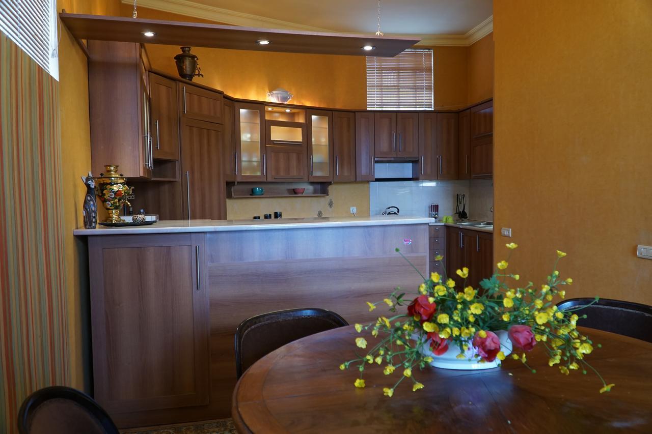 4Bd Appartaments With Cozy Garden Тбилиси Экстерьер фото