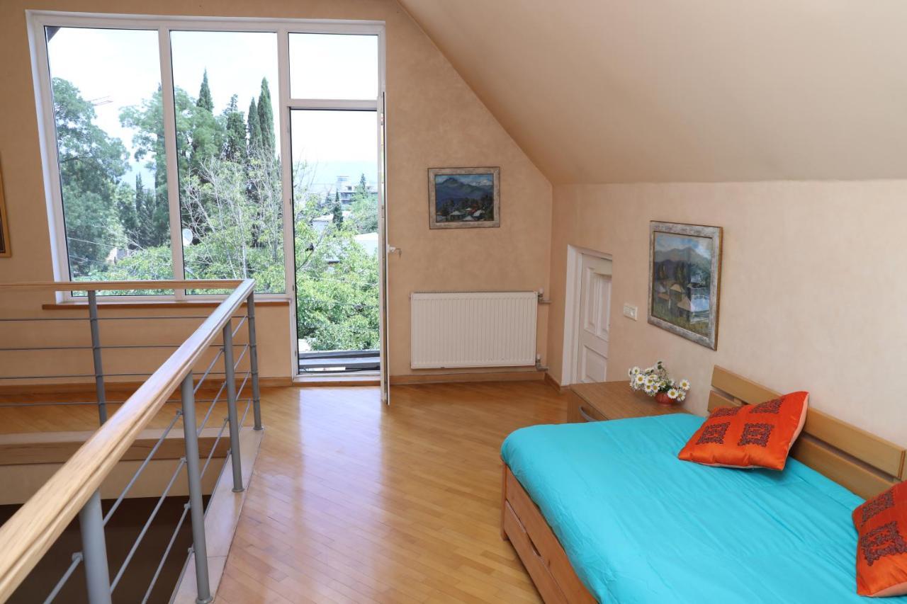 4Bd Appartaments With Cozy Garden Тбилиси Экстерьер фото