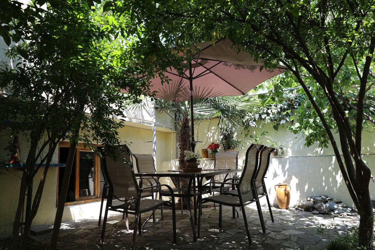 4Bd Appartaments With Cozy Garden Тбилиси Экстерьер фото