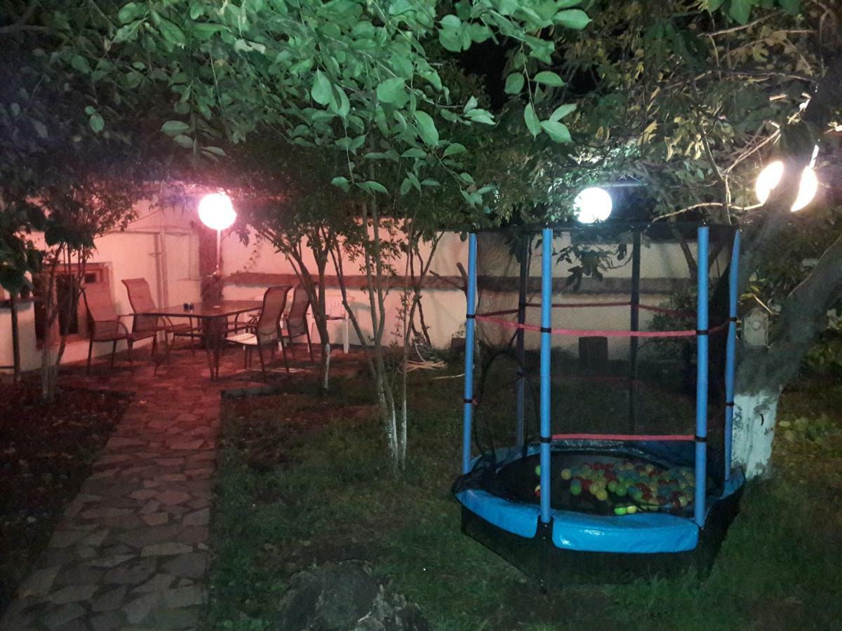 4Bd Appartaments With Cozy Garden Тбилиси Экстерьер фото